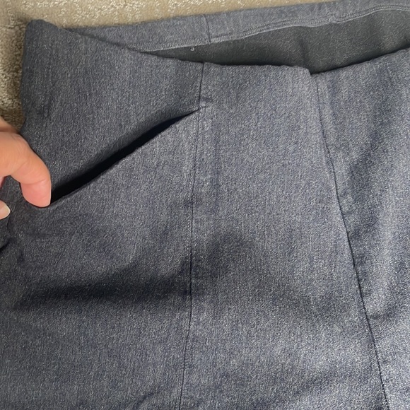 Old Navy ankle- tapered casual slacks. - Picture 2 of 3